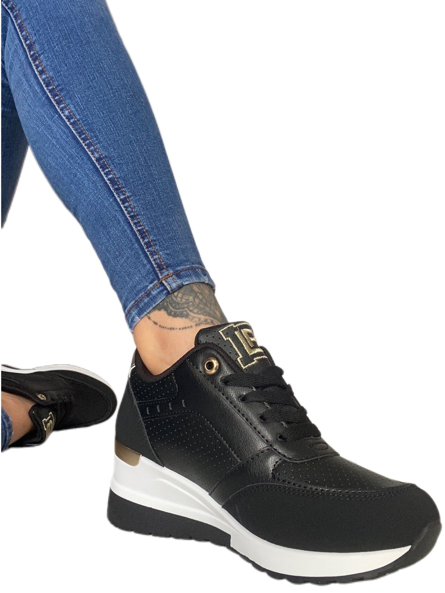 Sneakers da donna nero 8921