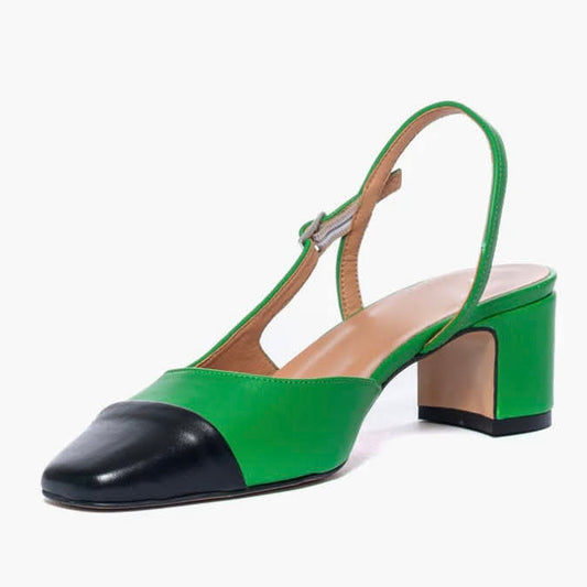 Chanel in pelle verde con punta quadrata in pelle nera